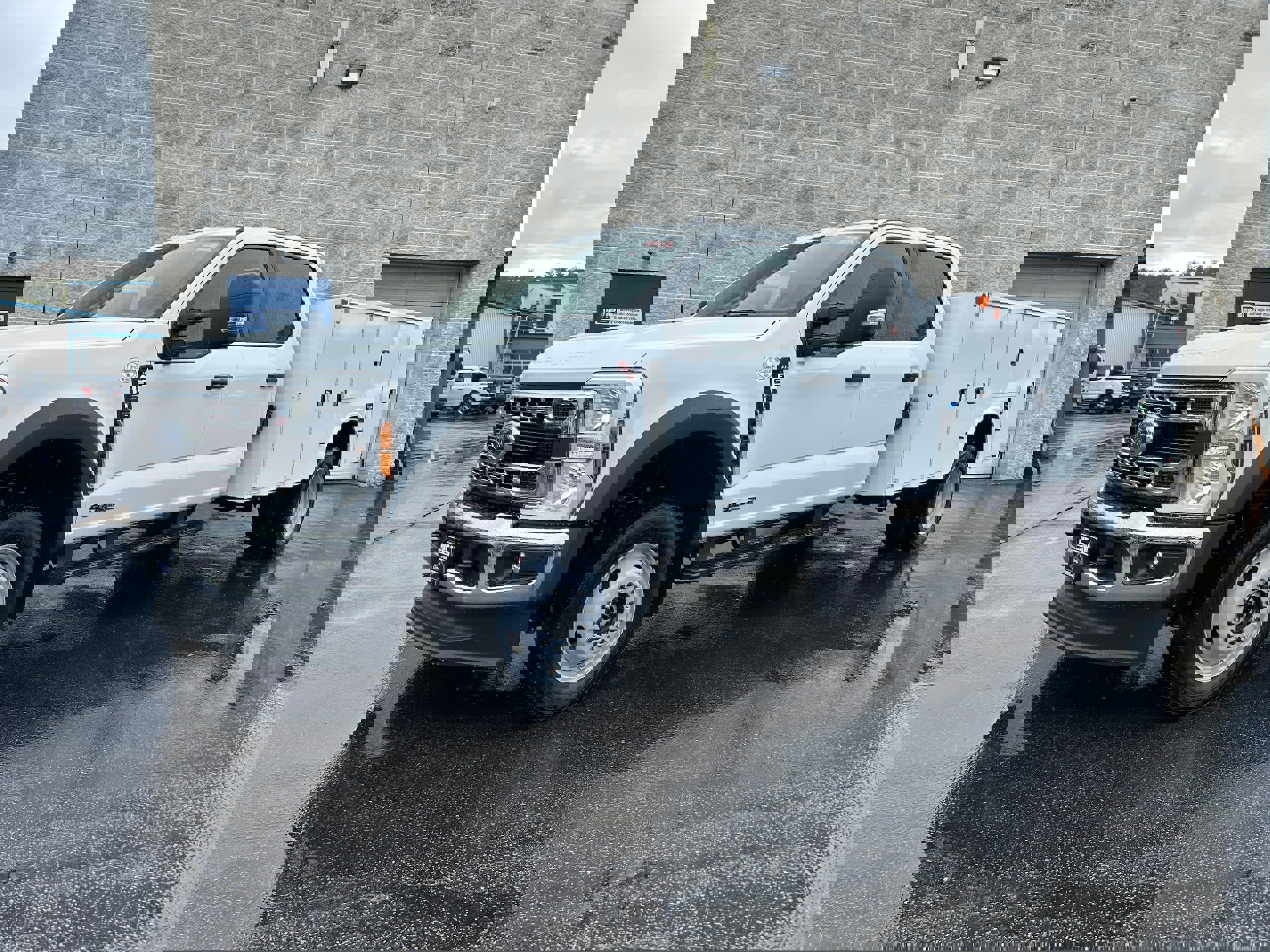 New 2026 Ford F550 4x4 Crew Cab image 2