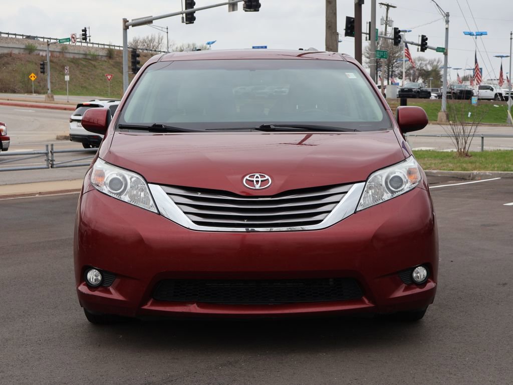 Used 2015 Toyota Sienna XLE Premium image 2