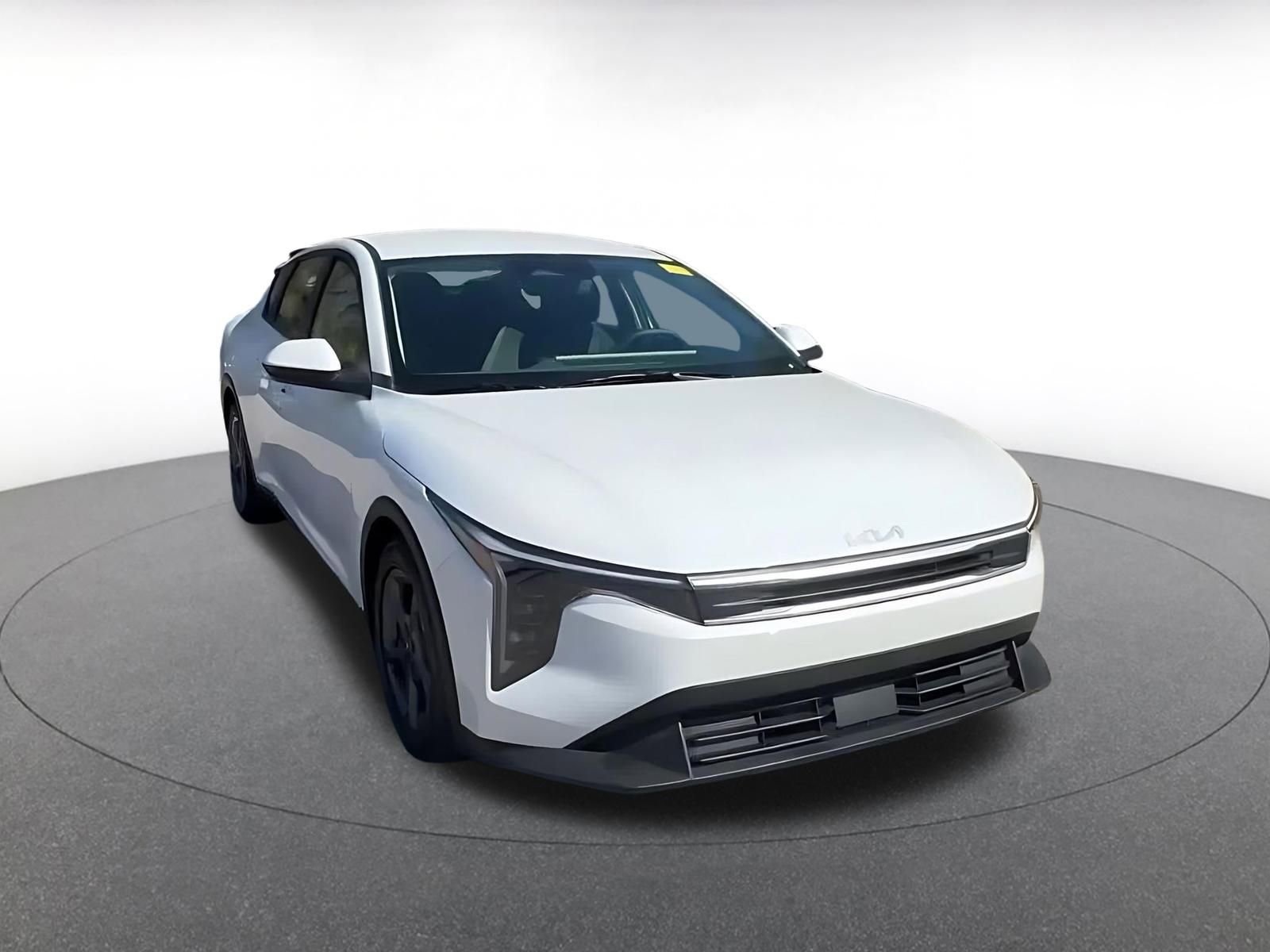 Used 2025 Kia K4 LXS image 3