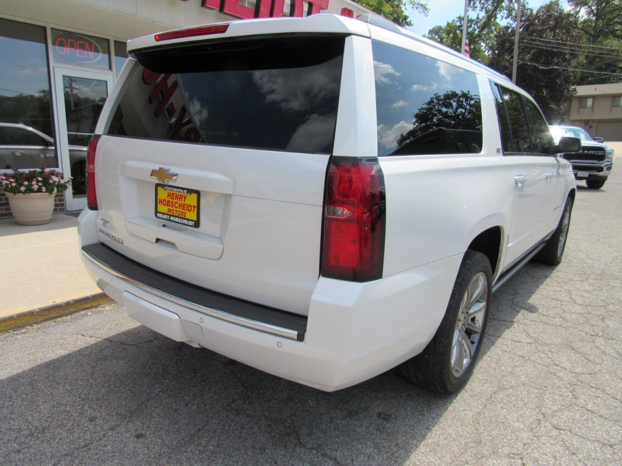 Used 2016 Chevrolet Suburban LTZ AWD/4WD image 12