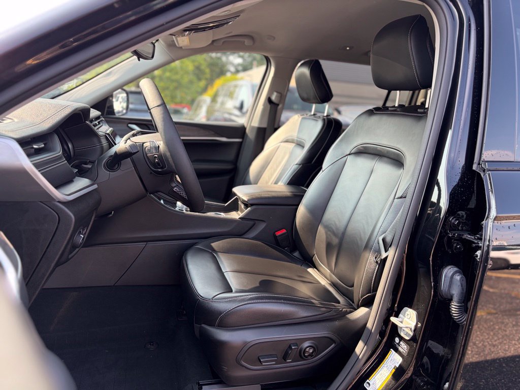 Certified 2024 Jeep Grand Cherokee L Limited AWD/4WD image 24