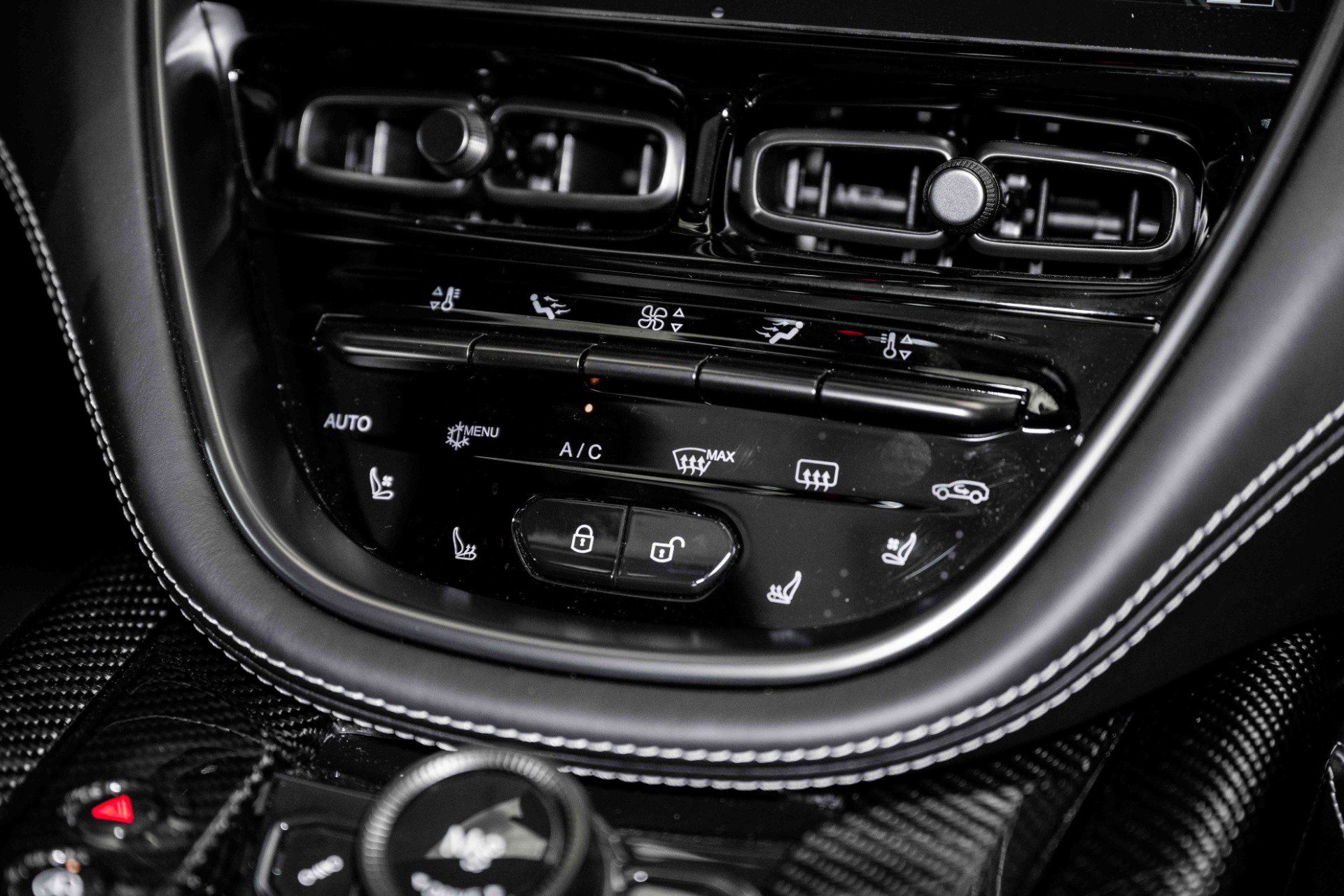 Used 2024 Aston Martin DBX 707 image 31