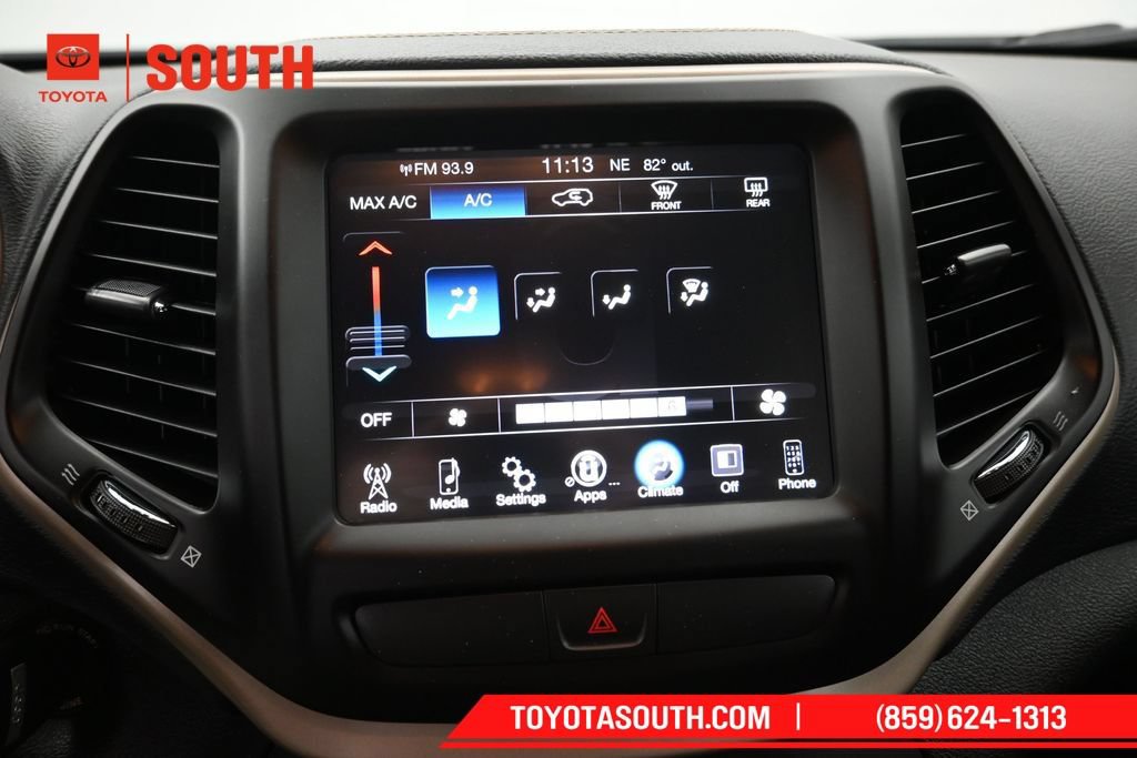 Used 2017 Jeep Cherokee Latitude w/ Comfort & Sound Group FWD image 13