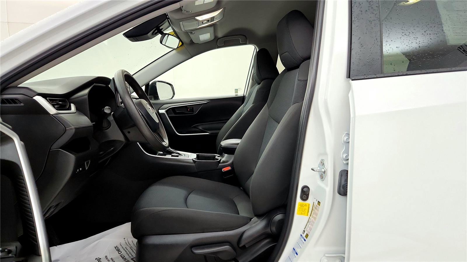 Used 2022 Toyota RAV4 LE image 25