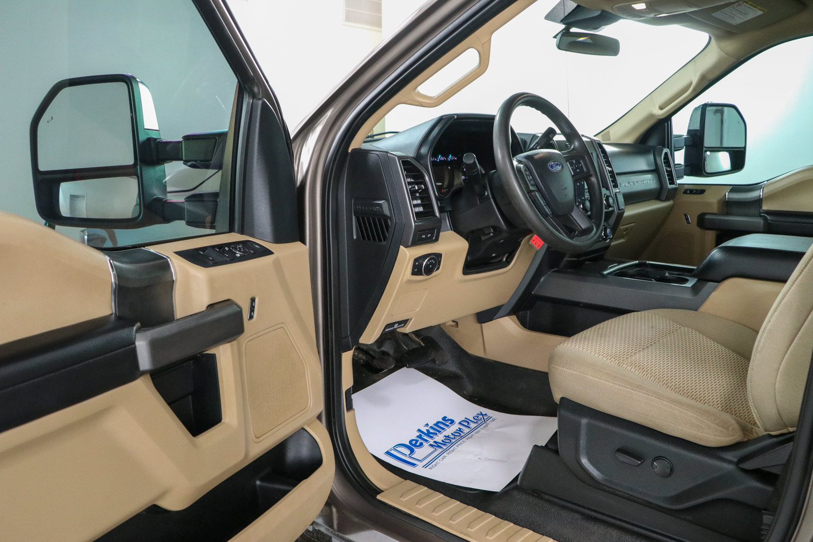 Used 2021 Ford F350 XLT w/ XLT Premium Package AWD/4WD image 3