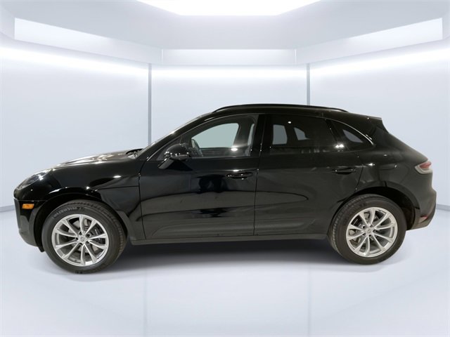 Used 2025 Porsche Macan image 2