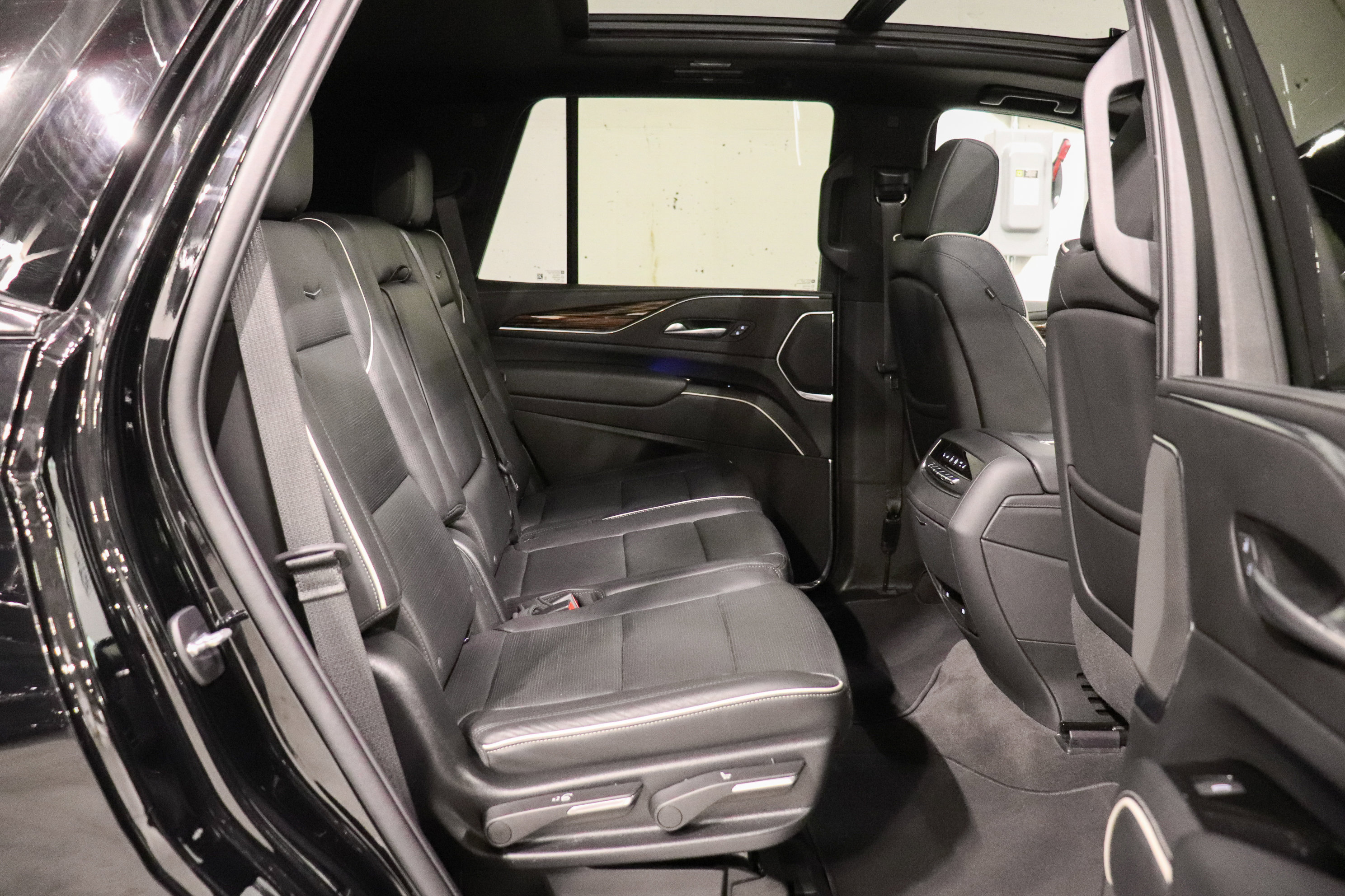 Used 2022 Cadillac Escalade Premium Luxury image 21