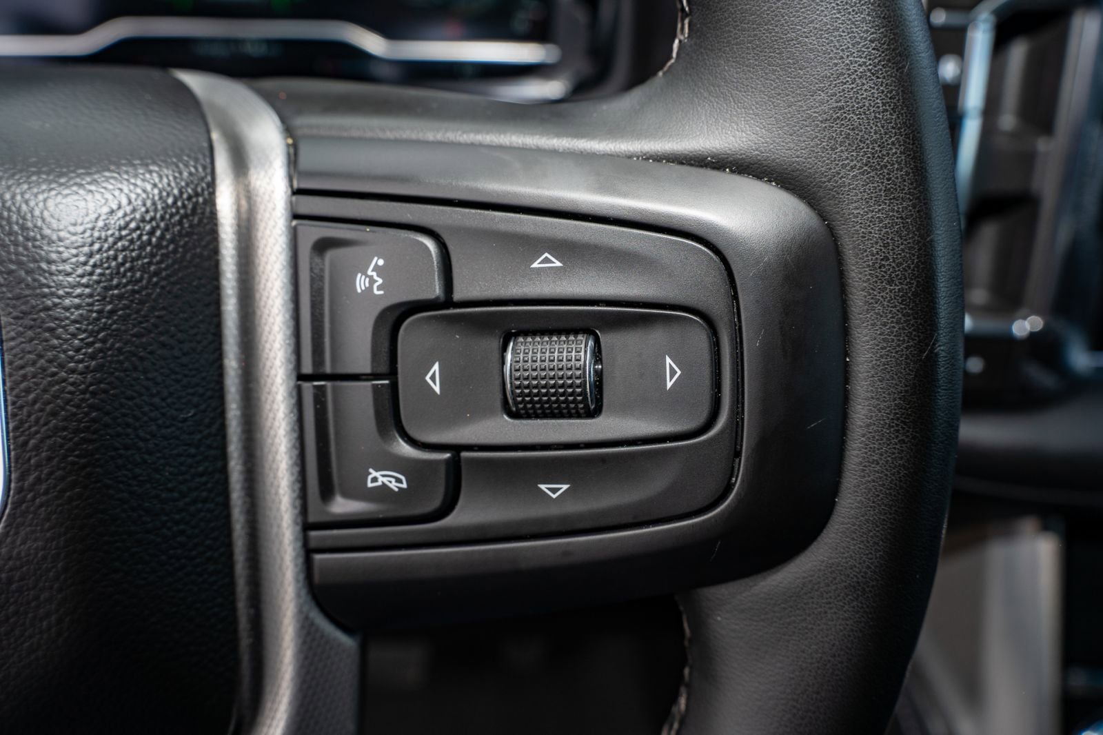 Used 2024 GMC Yukon XL Denali image 34