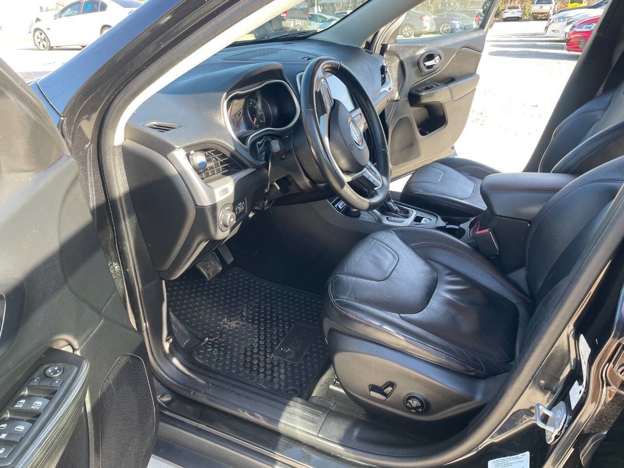 Used 2014 Jeep Cherokee Trailhawk w/ Leather Interior Group image 17