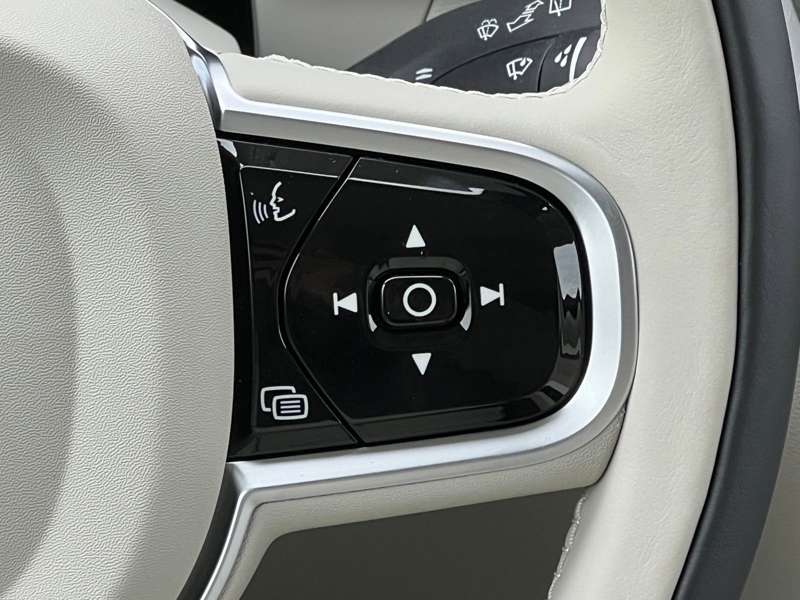 New 2026 Volvo XC60 T8 Ultra image 29