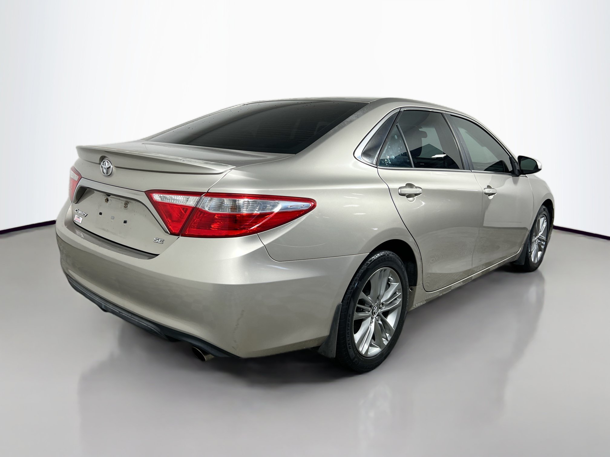 Used 2015 Toyota Camry SE FWD image 4
