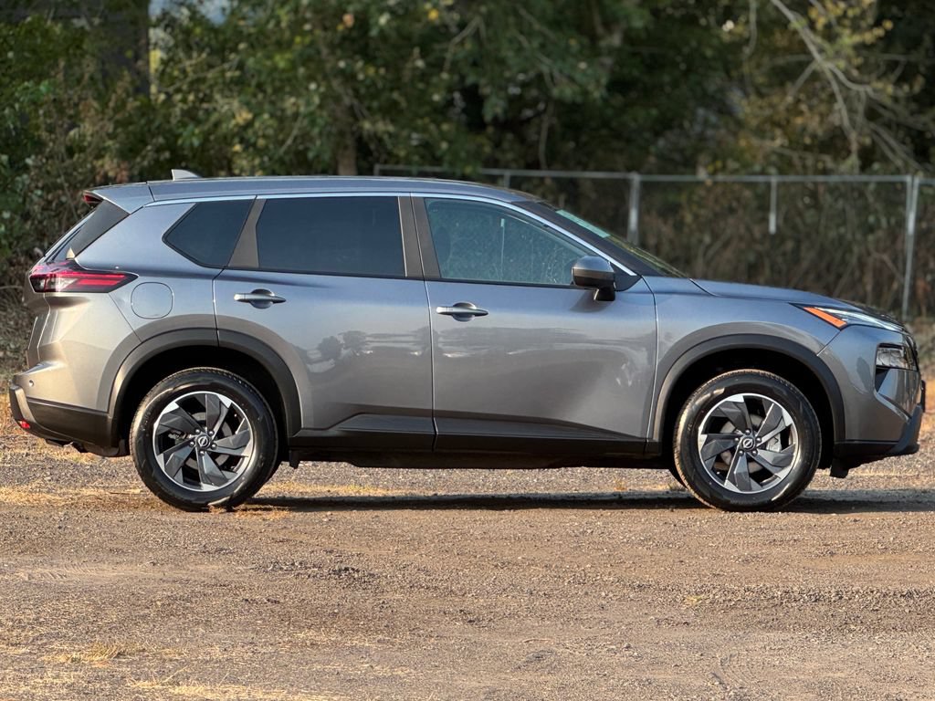 Used 2025 Nissan Rogue SV FWD image 8