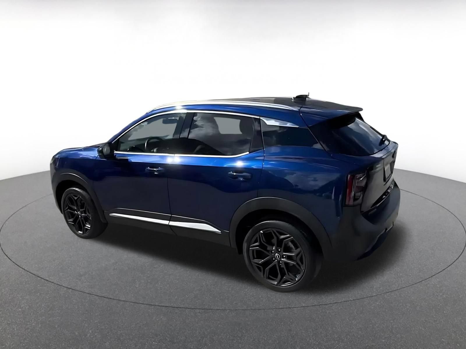 Used 2026 Nissan Kicks SR FWD image 9