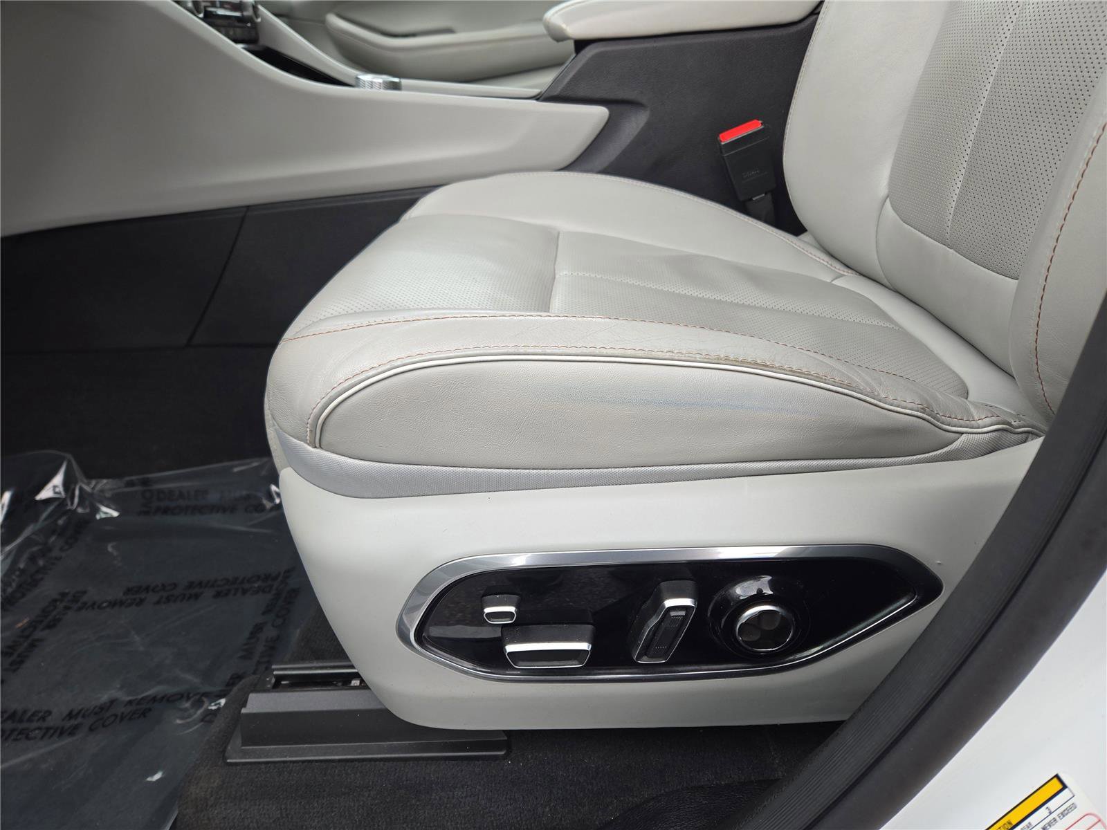 Used 2022 Jeep Grand Cherokee Overland w/ Luxury Tech Group IV image 23