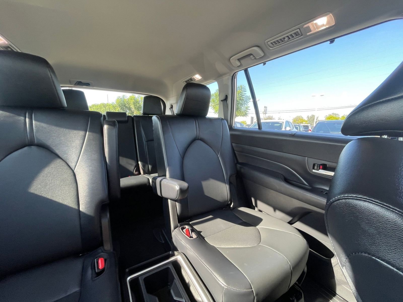 Used 2025 Toyota Grand Highlander FWD image 37