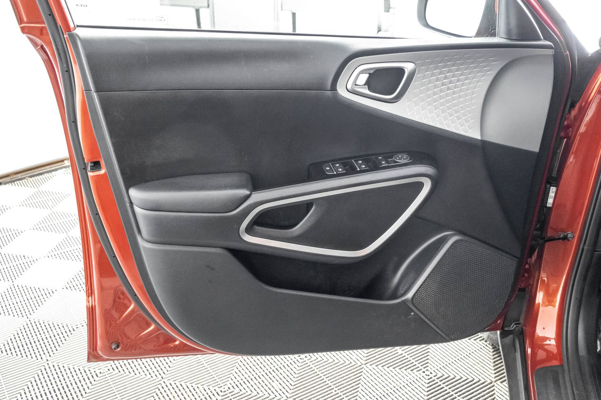 Used 2024 Kia Soul LX FWD image 32