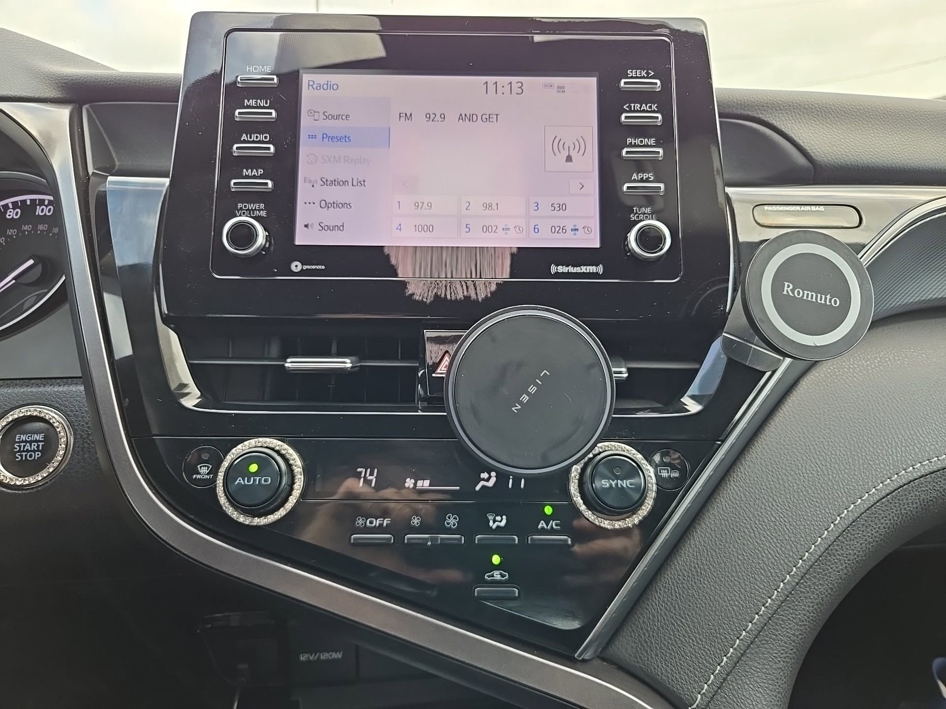 Used 2023 Toyota Camry SE w/ Convenience Package image 4