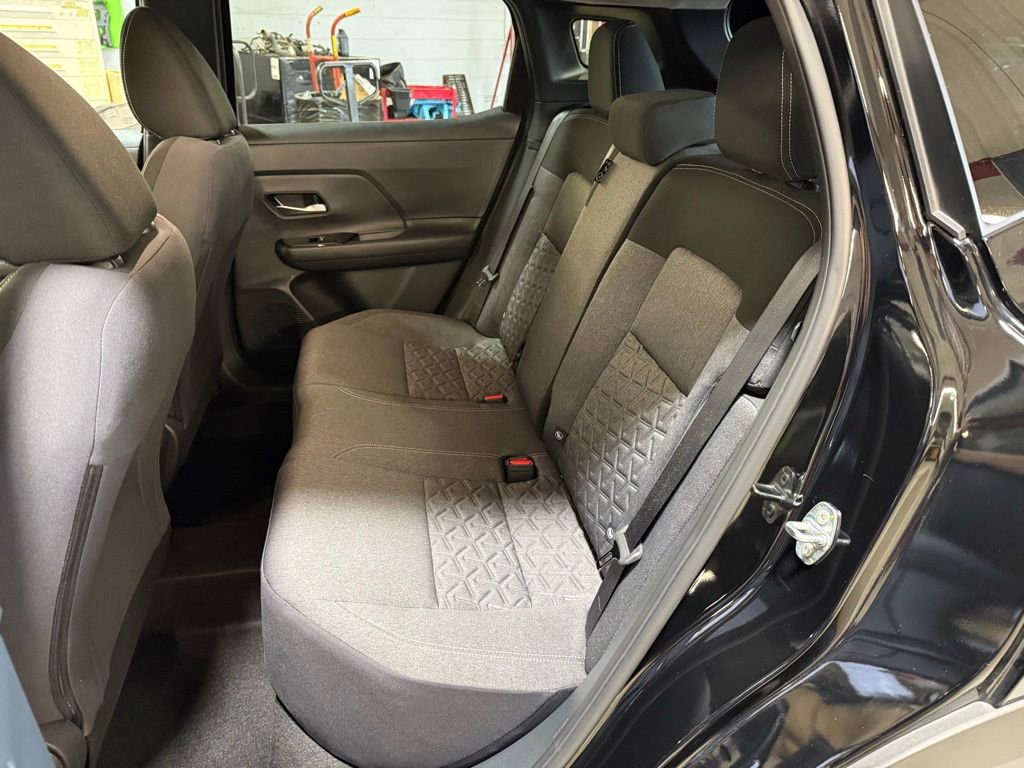 Used 2025 Nissan Kicks SV w/ Charging Package image 20
