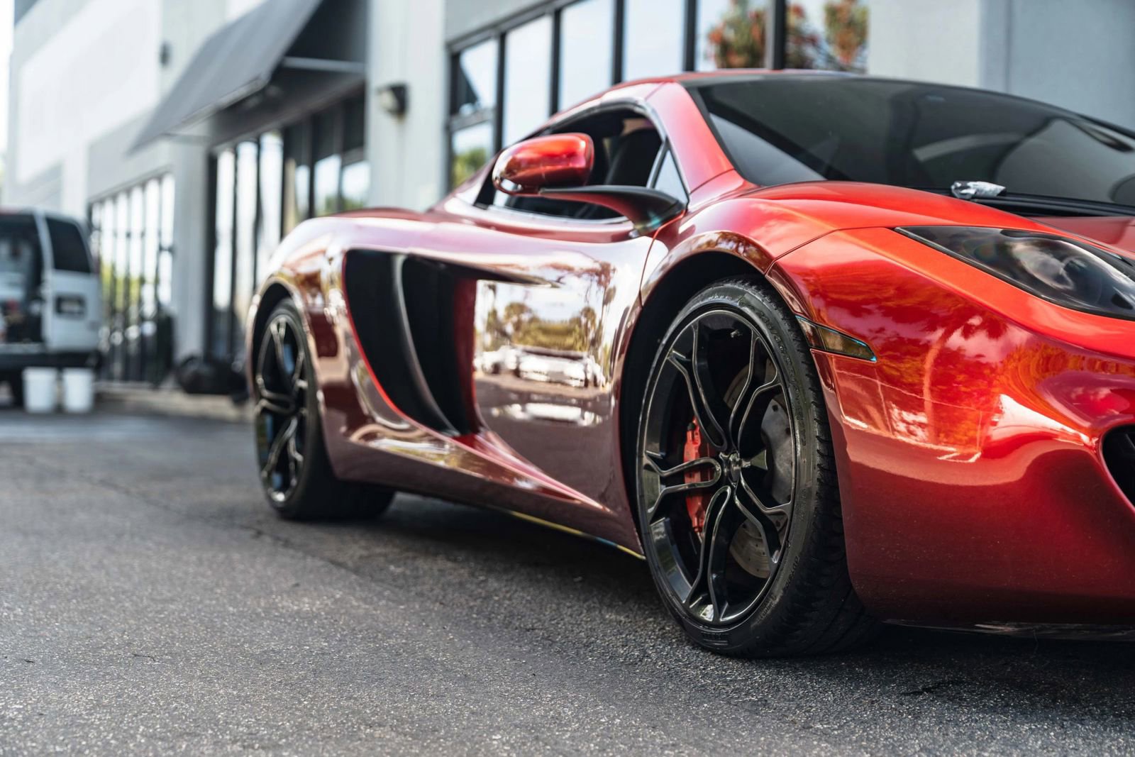 Used 2014 McLaren MP4-12C Spider RWD image 2