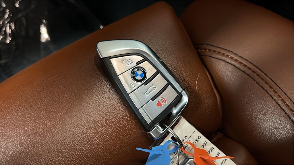 Used 2022 BMW X7 xDrive40i w/ Premium Package image 34