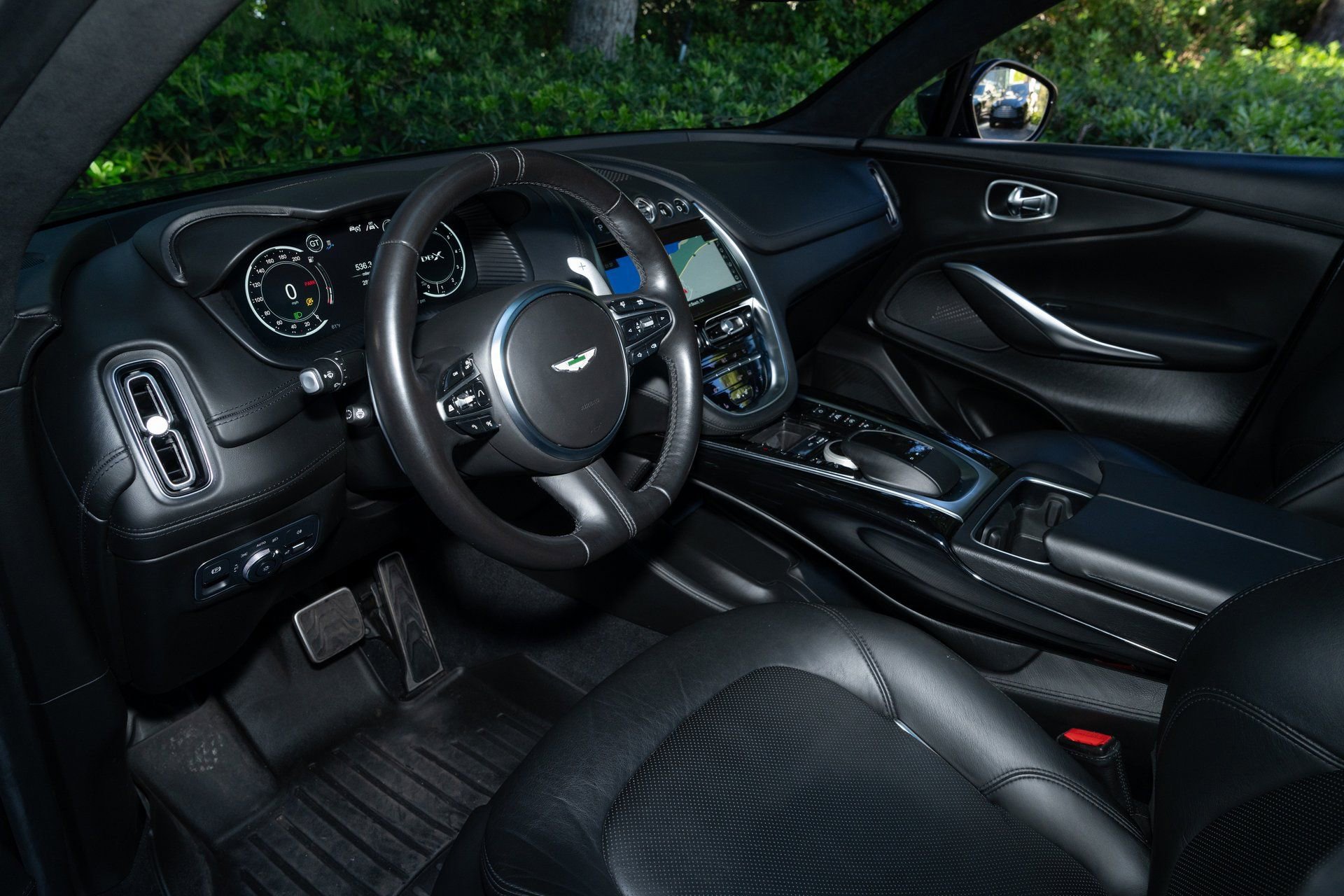 Used 2021 Aston Martin DBX image 13