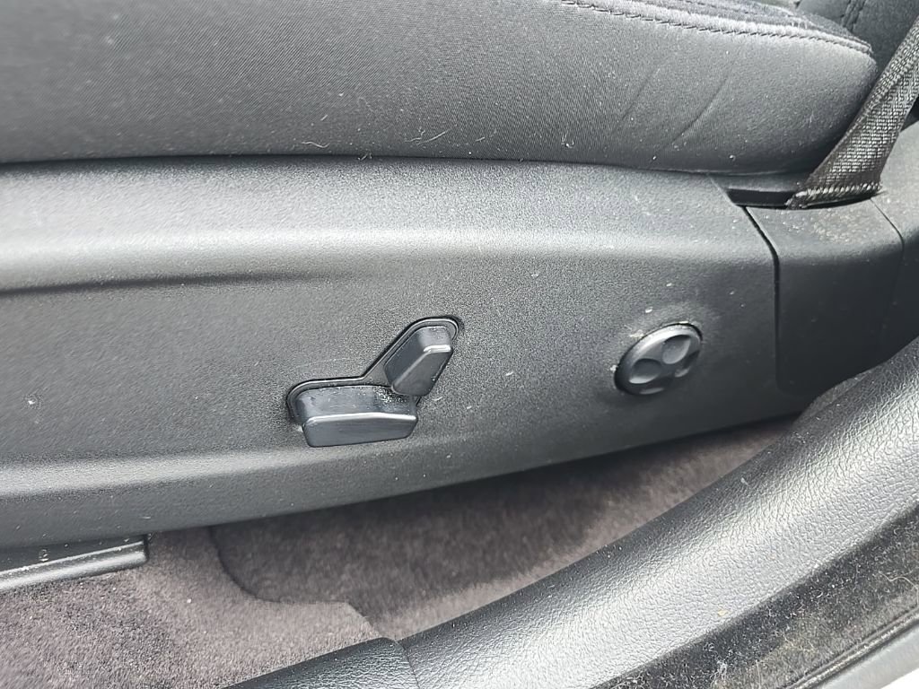 Certified 2018 Chrysler 300 Touring w/ Driver Convenience Group image 16