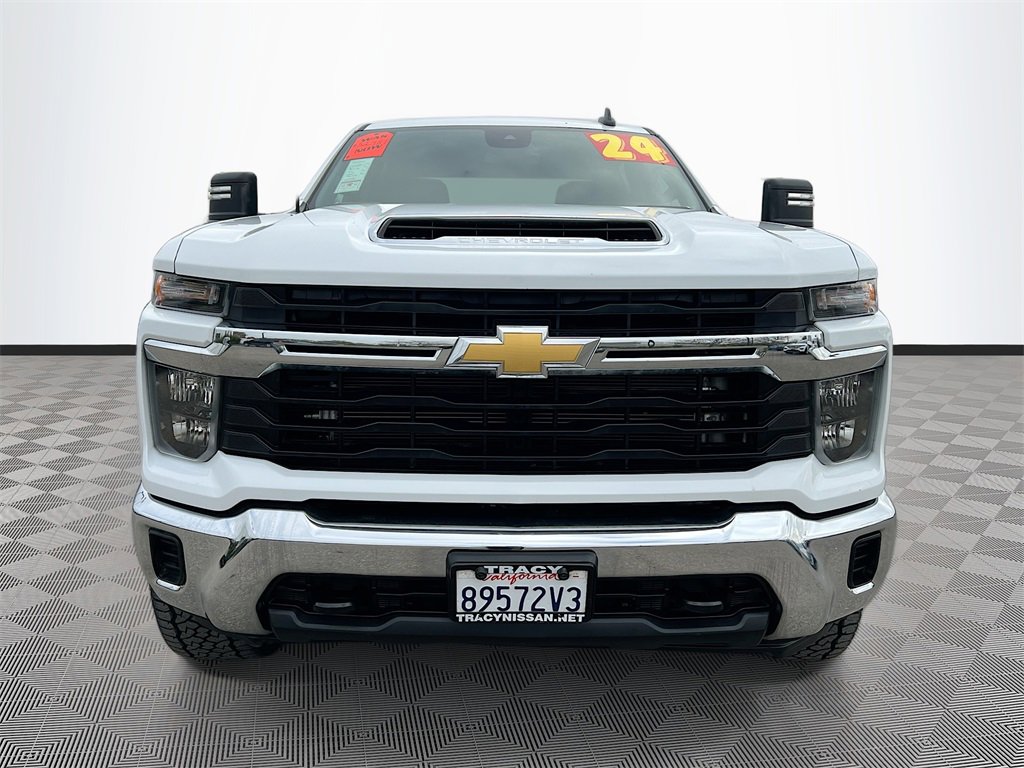Used 2024 Chevrolet Silverado 2500 LT image 2