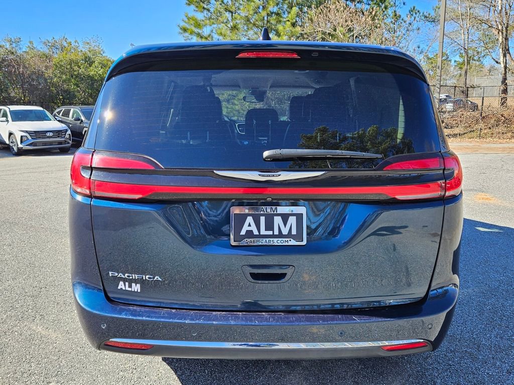 Used 2023 Chrysler Pacifica Touring-L image 12