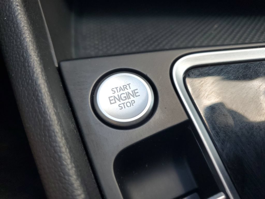 Used 2020 Volkswagen Jetta R-Line FWD image 23