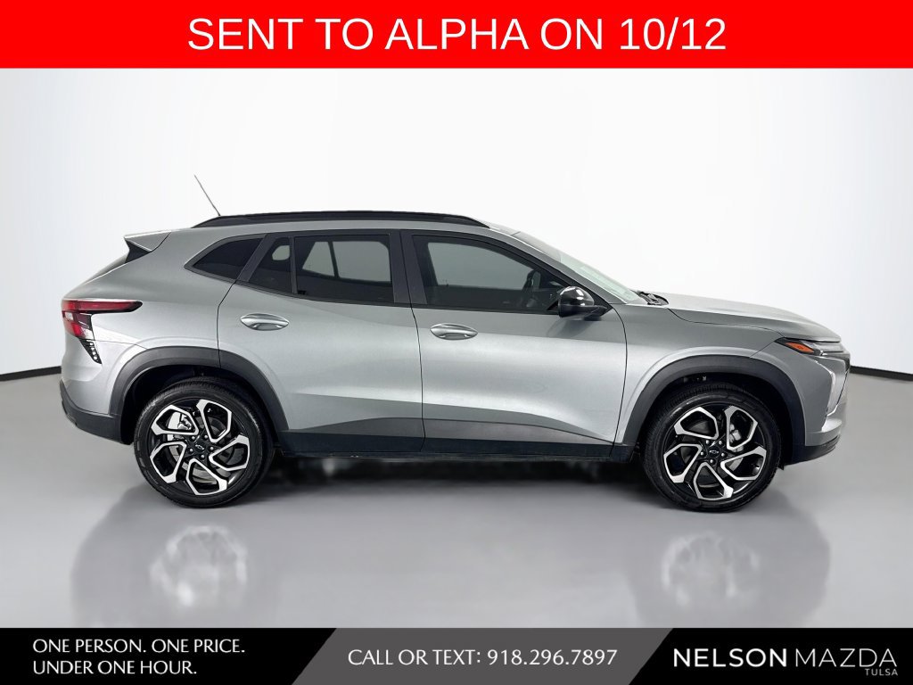 Used 2024 Chevrolet Trax RS w/ Driver Confidence Package FWD image 4