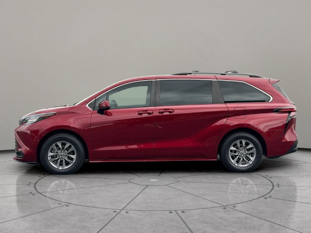Certified 2022 Toyota Sienna LE FWD image 3
