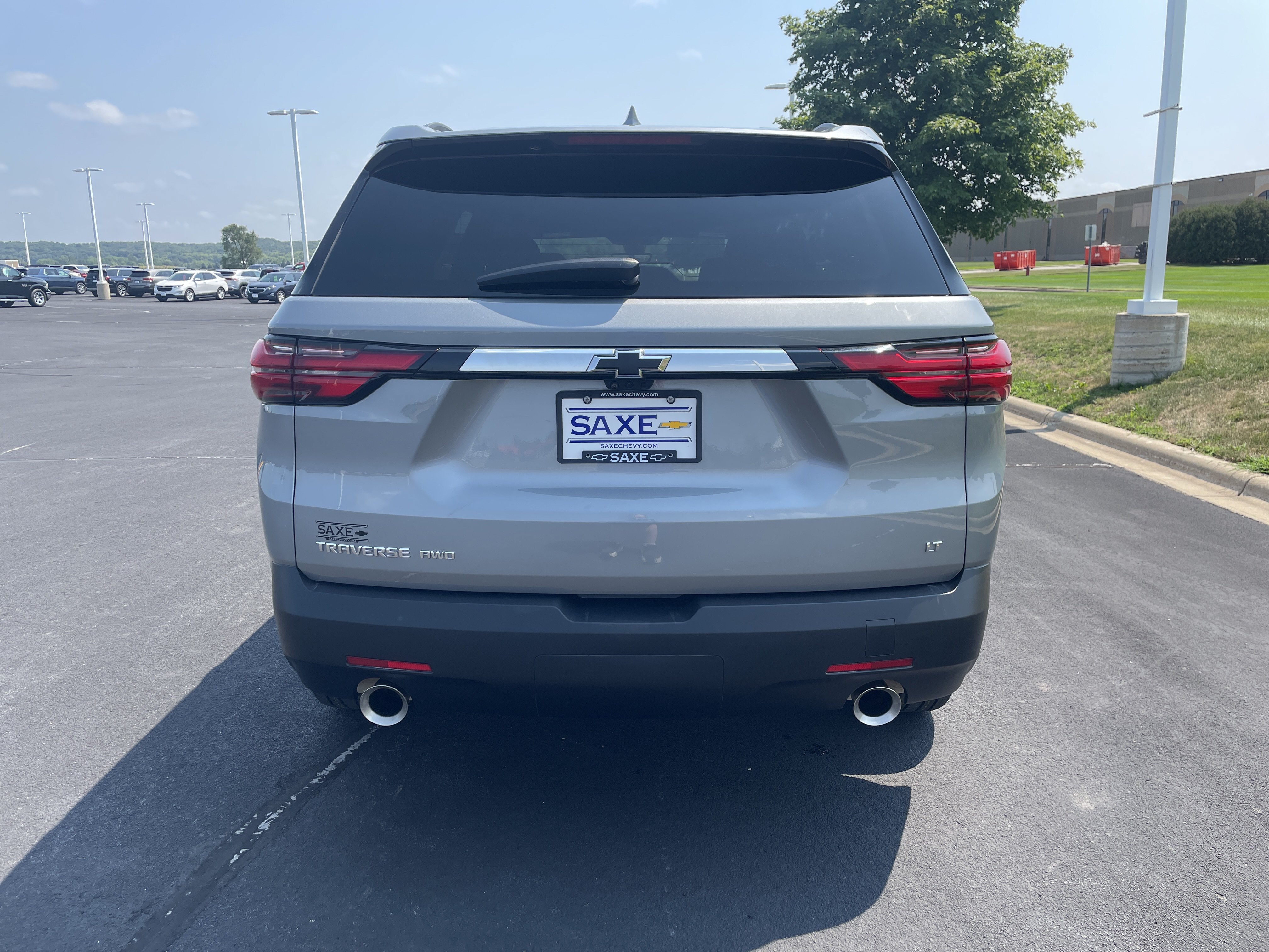 Used 2023 Chevrolet Traverse LT w/ Rear Camera Mirror Package AWD/4WD image 4
