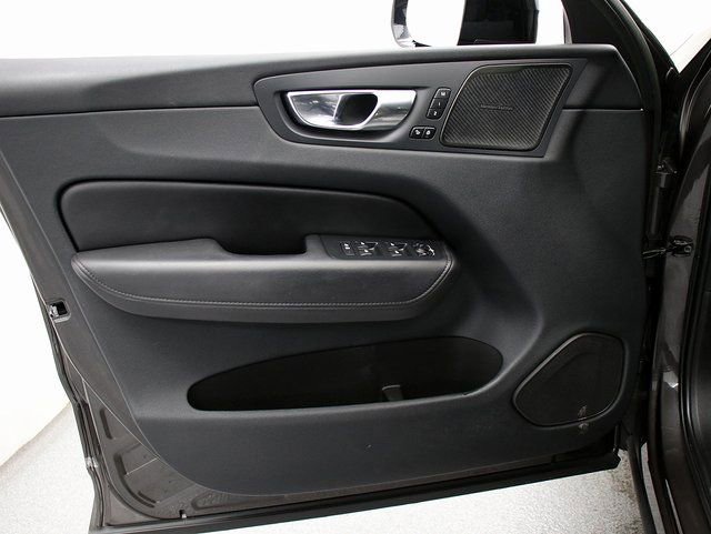 Used 2023 Volvo XC60 B5 Plus w/ Protection Package Premier image 23
