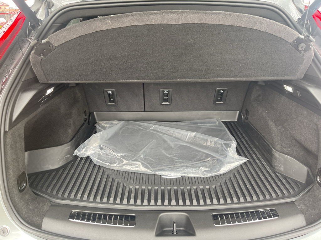 Used 2025 Cadillac XT4 Premium Luxury image 13