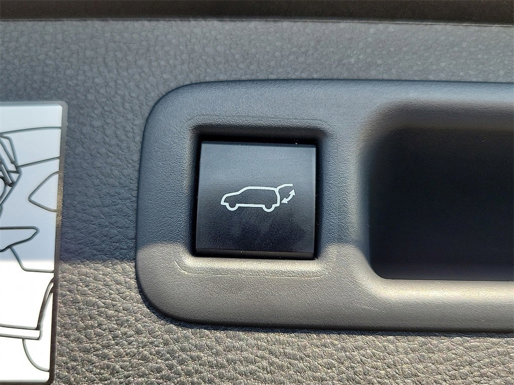 Used 2024 Toyota Highlander XLE image 30