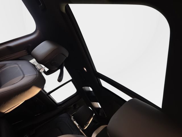 New 2026 Land Rover Defender 110 X-Dynamic SE AWD/4WD image 20