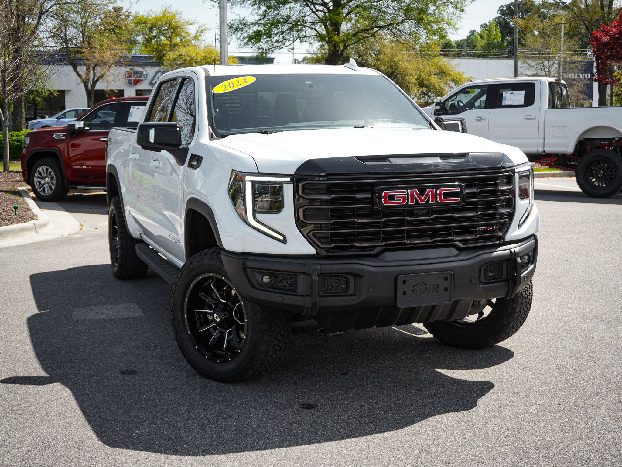 Used 2024 GMC Sierra 1500 AT4X image 2