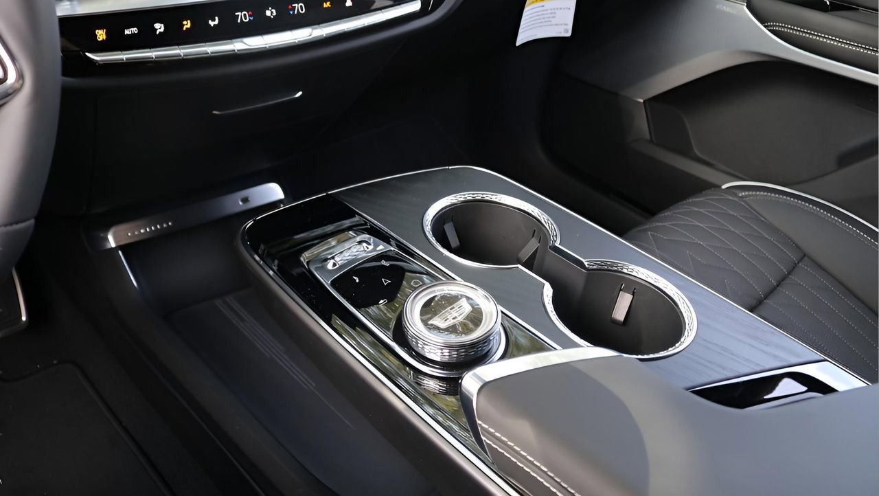 New 2026 Cadillac Lyriq V image 27