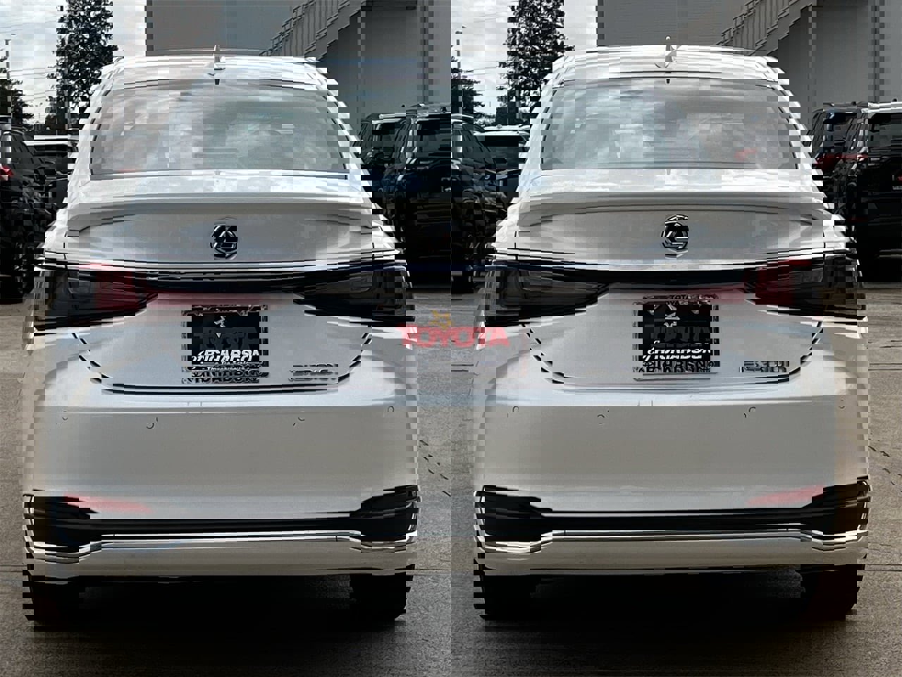 Used 2020 Lexus ES 300h w/ Premium Package image 5