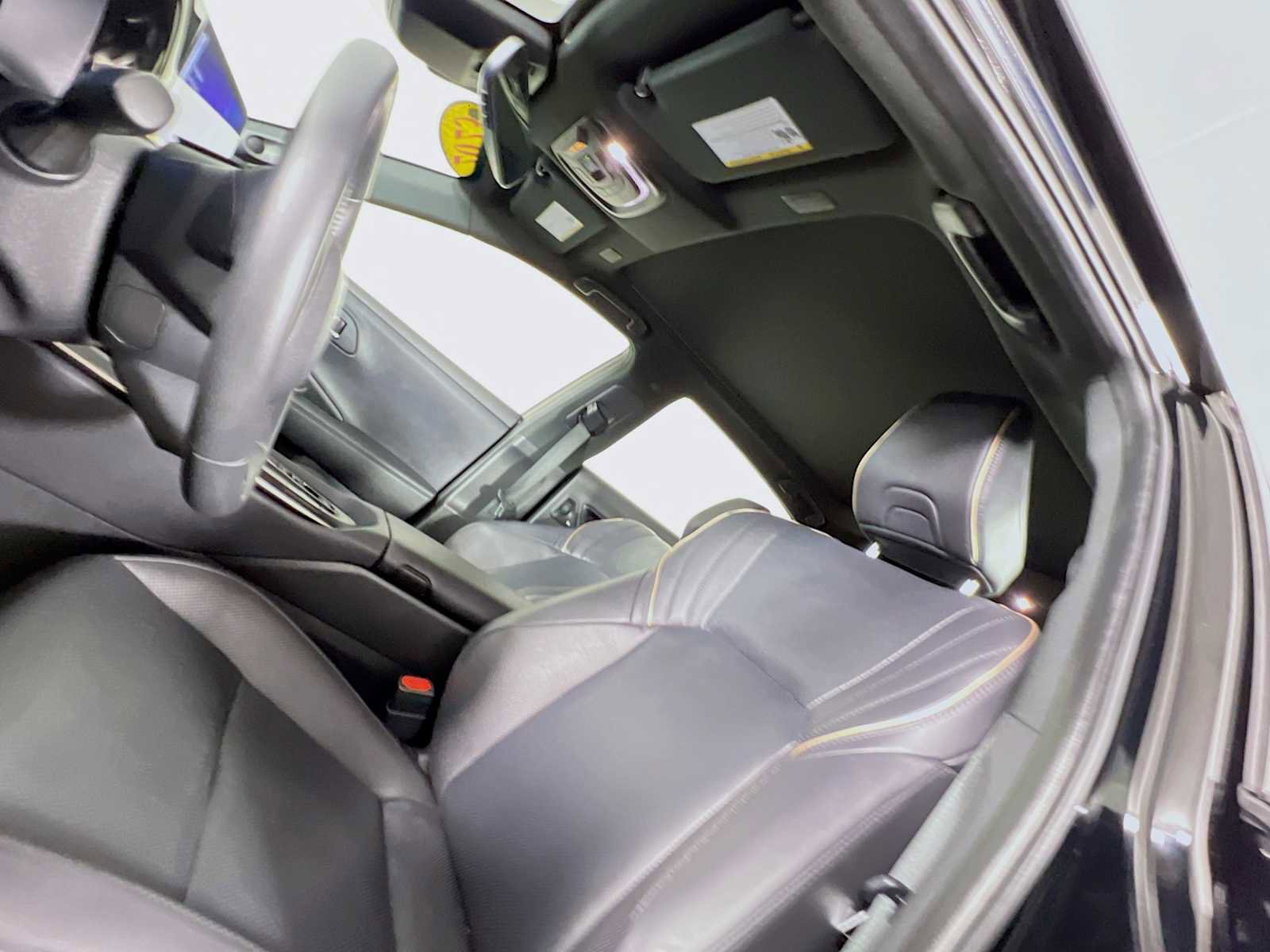 Used 2023 Toyota Crown Limited image 23