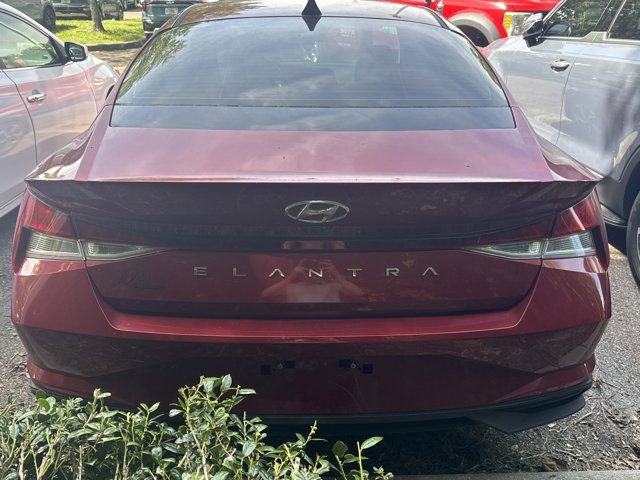 Used 2023 Hyundai Elantra SEL w/ Convenience Package FWD image 6