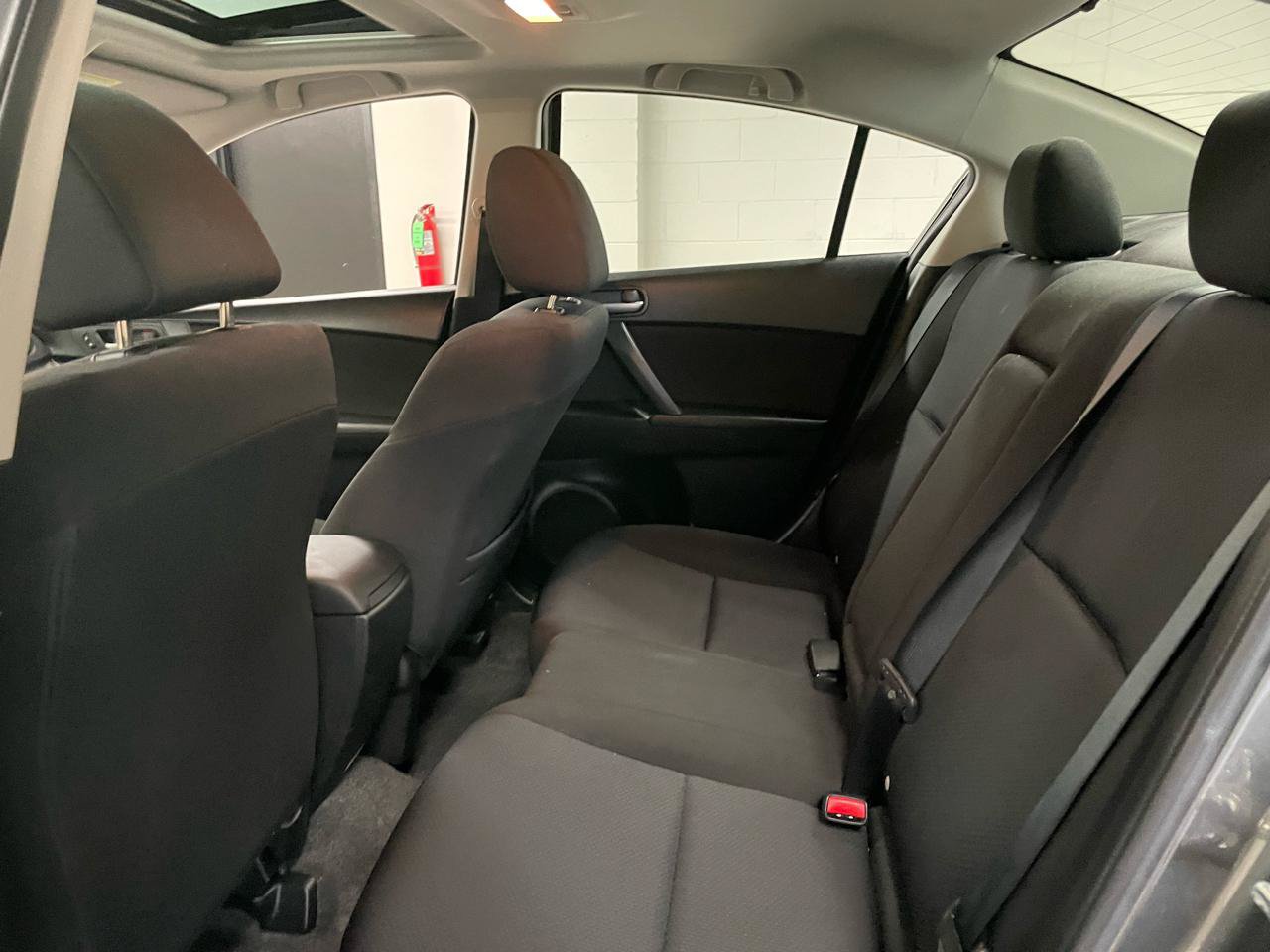 Used 2011 MAZDA MAZDA3 i Touring FWD image 13