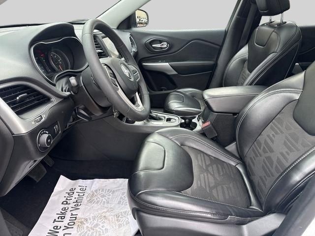 Used 2022 Jeep Cherokee Latitude w/ Sun & Sound Group AWD/4WD image 3