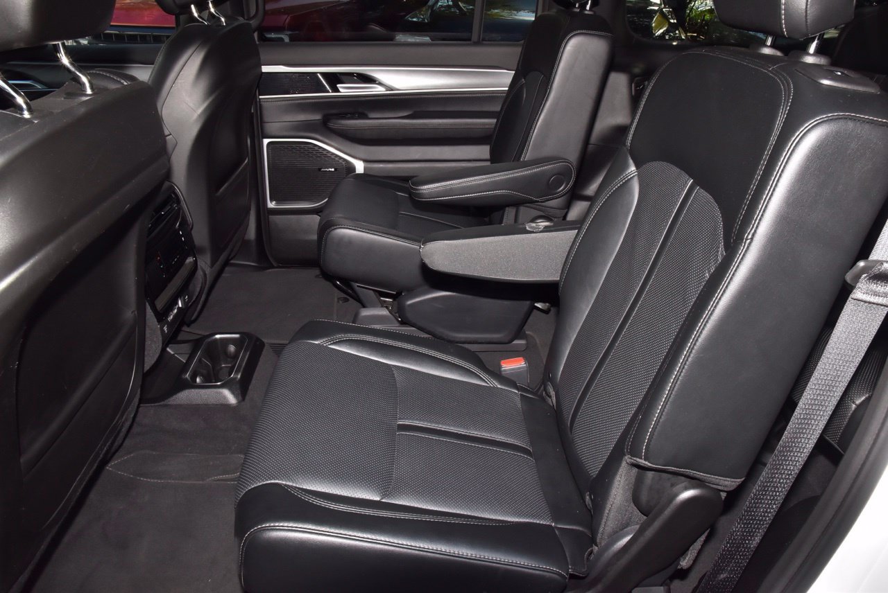 Used 2025 Jeep Wagoneer Series II AWD/4WD image 14