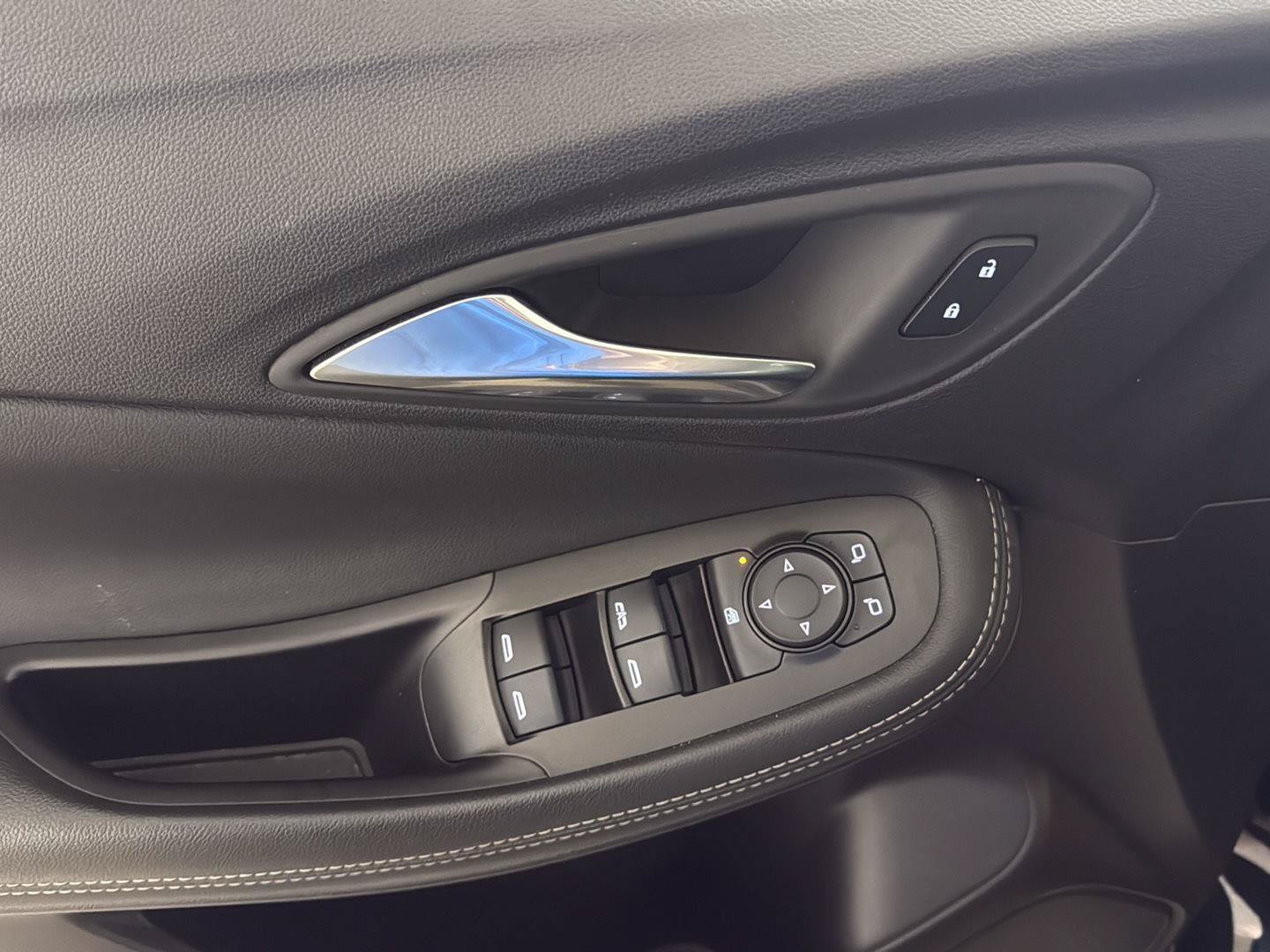 Certified 2023 Buick Encore GX Preferred w/ Cold Weather Comfort Package FWD image 11