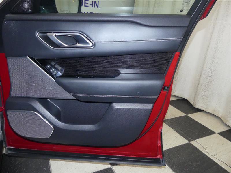 Used 2019 Land Rover Range Rover Velar R-Dynamic HSE image 32