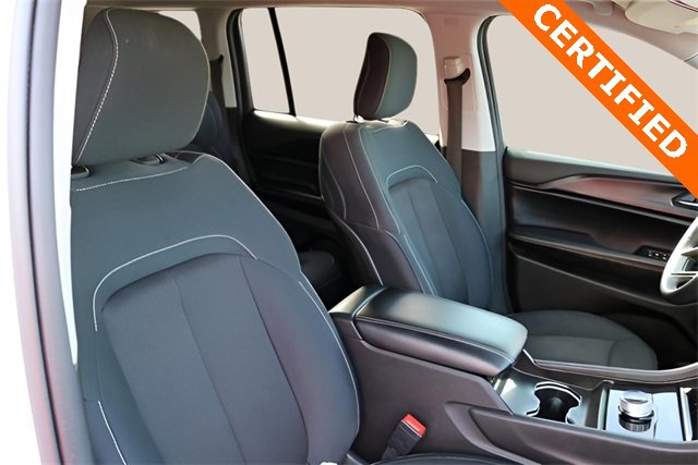 Used 2023 Jeep Grand Cherokee Laredo image 18