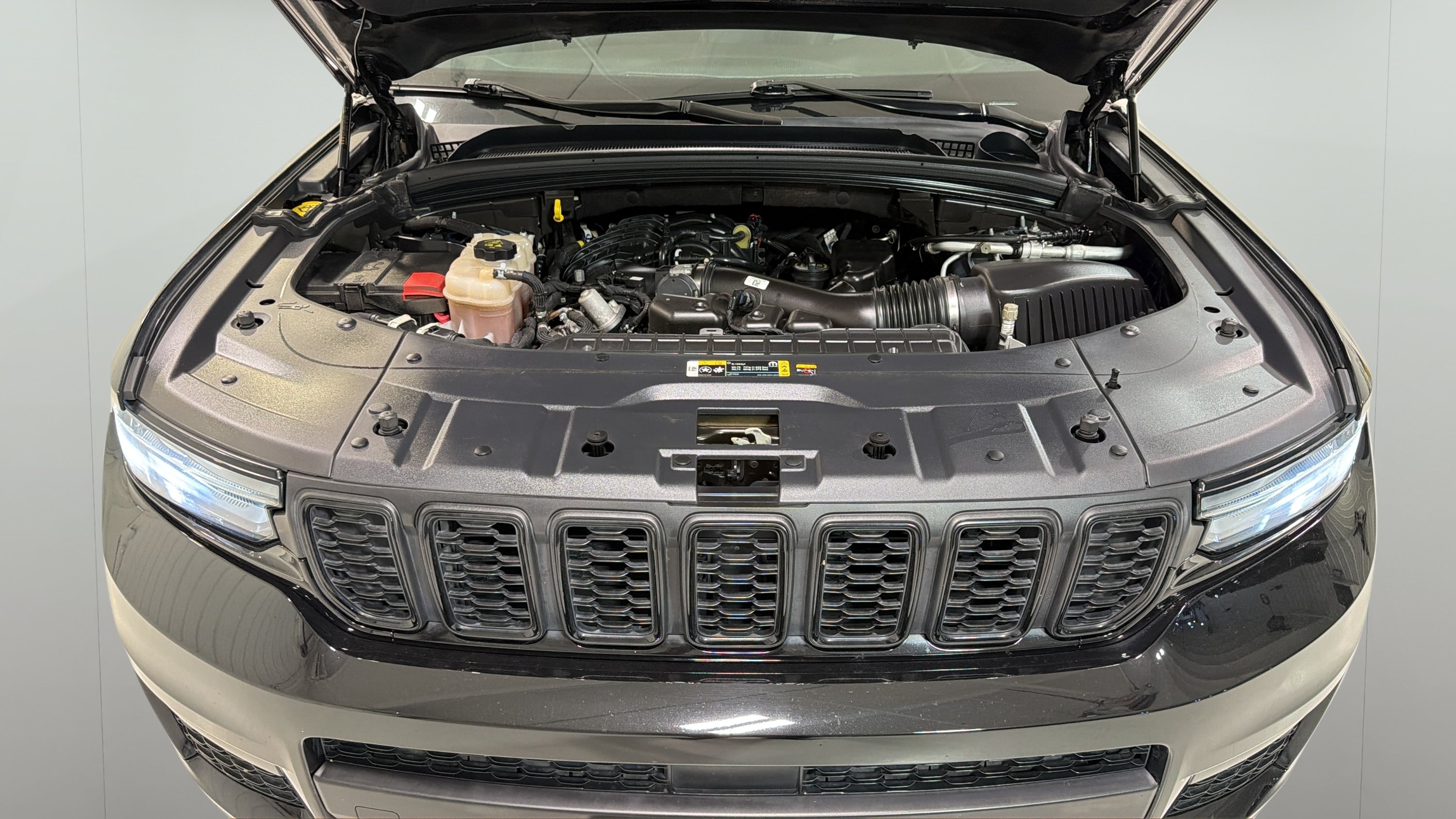 Used 2024 Jeep Grand Cherokee L Laredo AWD/4WD image 24