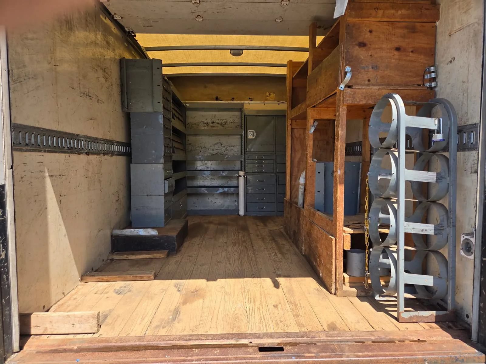 Used 2015 Chevrolet Express 3500 RWD image 28