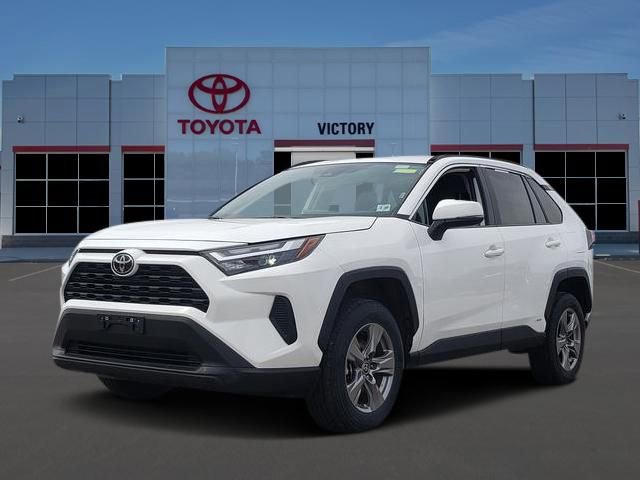 Used 2025 Toyota RAV4 XLE AWD/4WD image 1